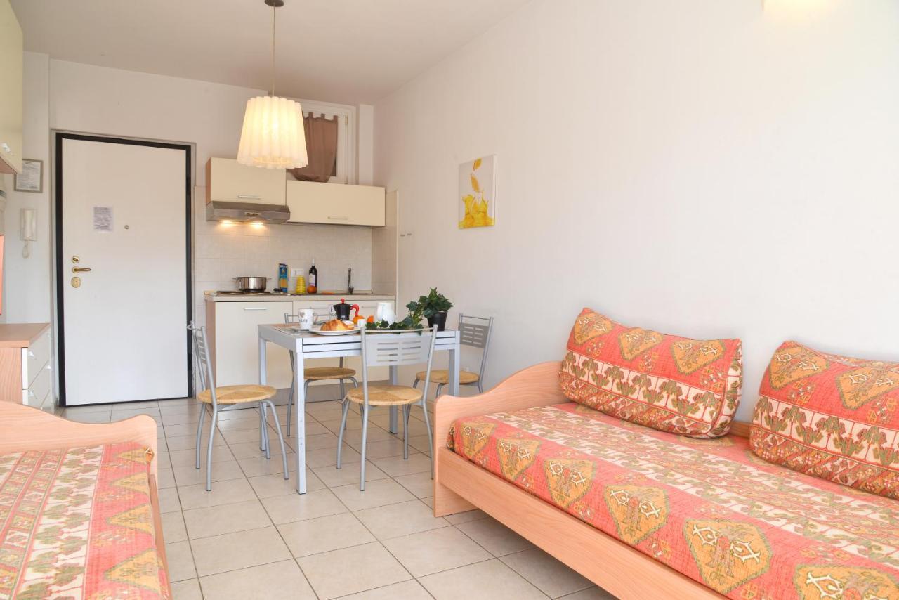 Residence Laura Bordighera Bagian luar foto