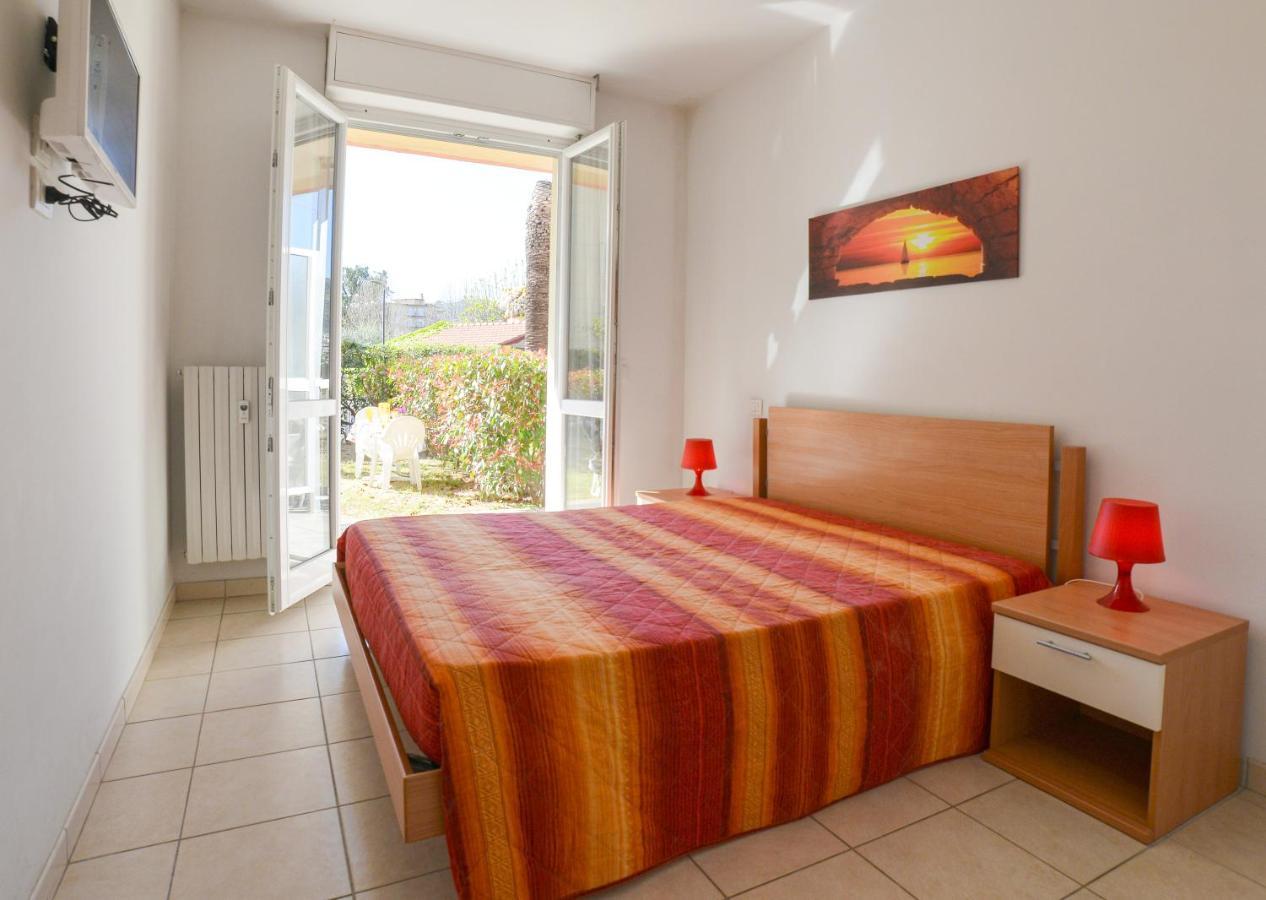 Residence Laura Bordighera Bagian luar foto