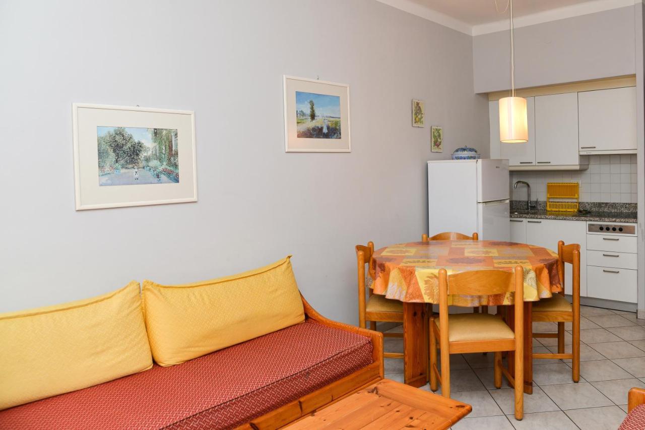 Residence Laura Bordighera Bagian luar foto