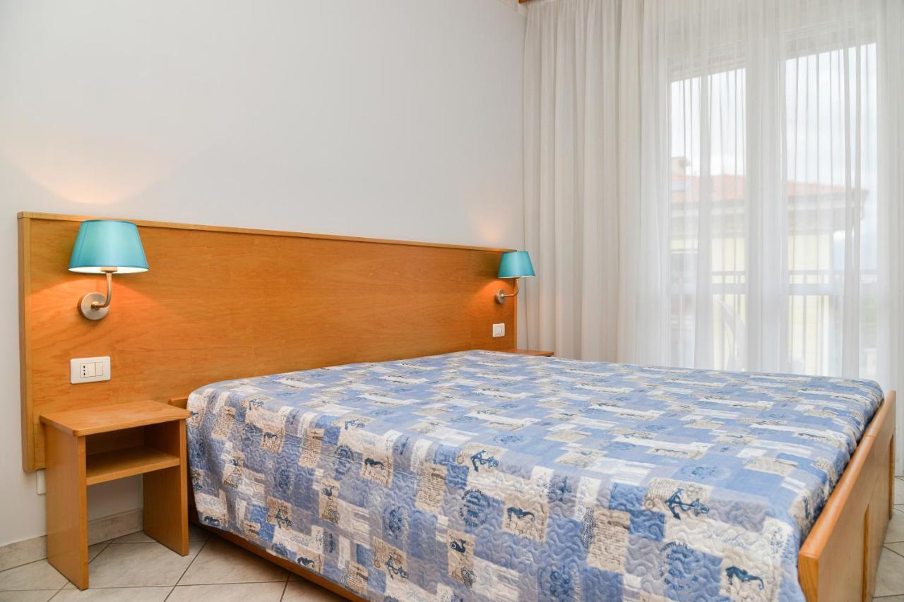 Residence Laura Bordighera Bagian luar foto