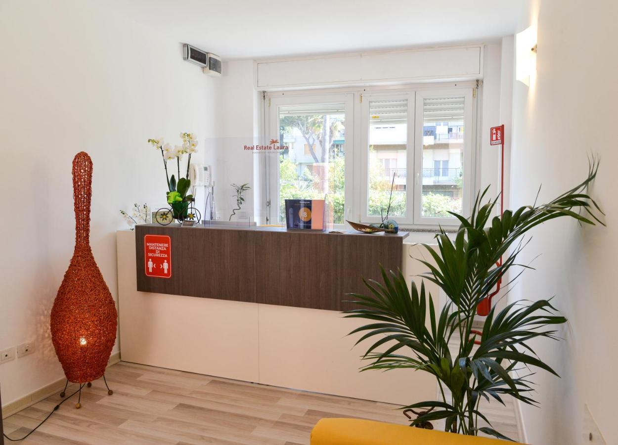Residence Laura Bordighera Bagian luar foto