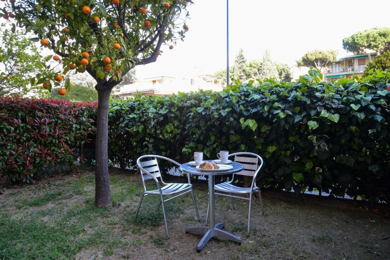 Residence Laura Bordighera Bagian luar foto
