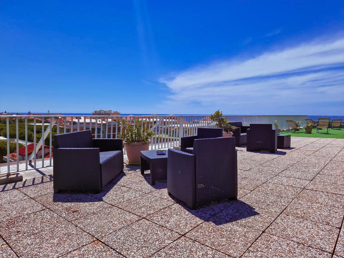 Residence Laura Bordighera Bagian luar foto
