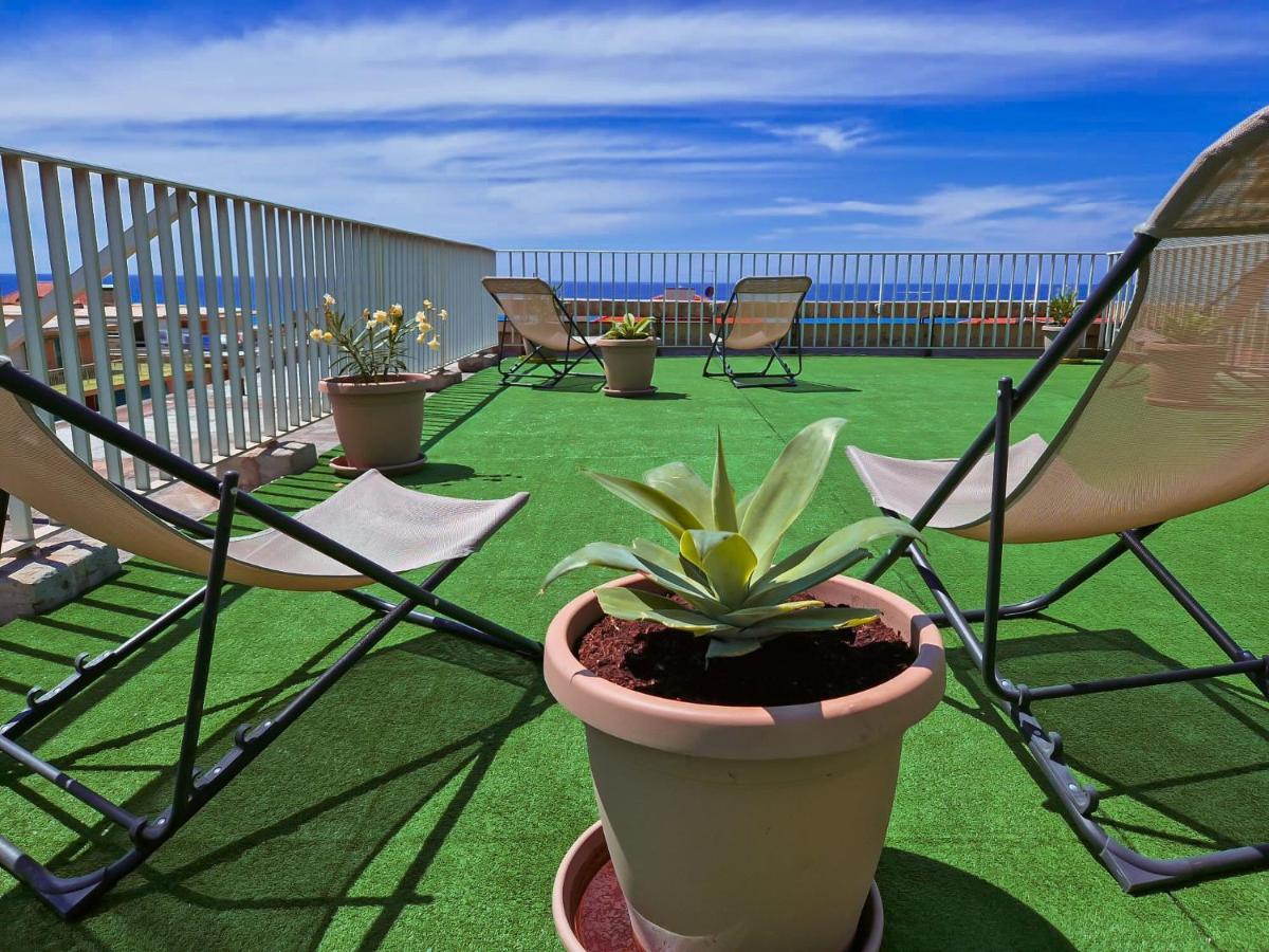 Residence Laura Bordighera Bagian luar foto