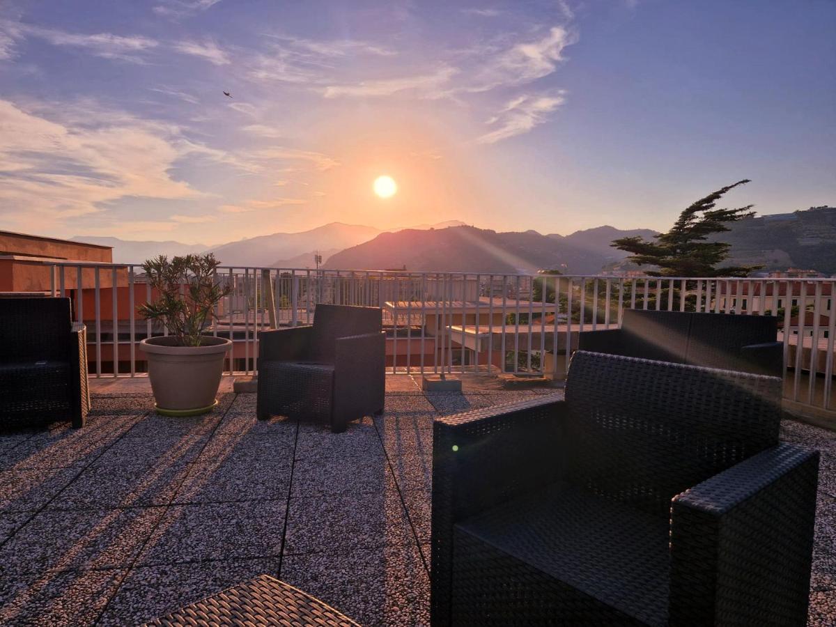 Residence Laura Bordighera Bagian luar foto