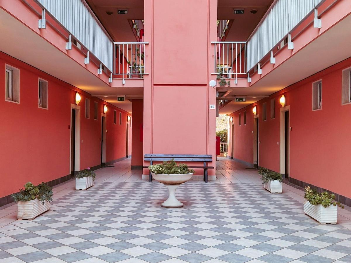 Residence Laura Bordighera Bagian luar foto