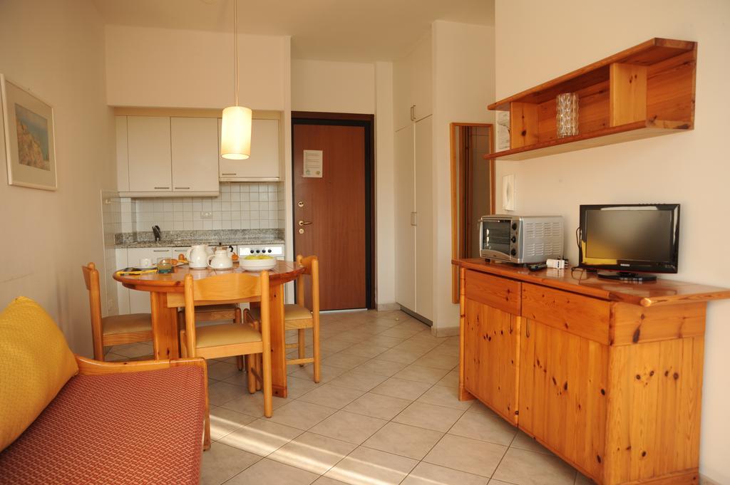 Residence Laura Bordighera Bagian luar foto