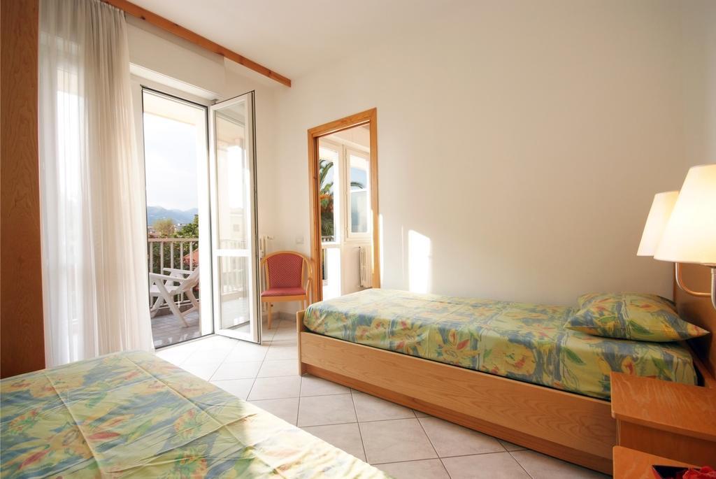 Residence Laura Bordighera Bagian luar foto